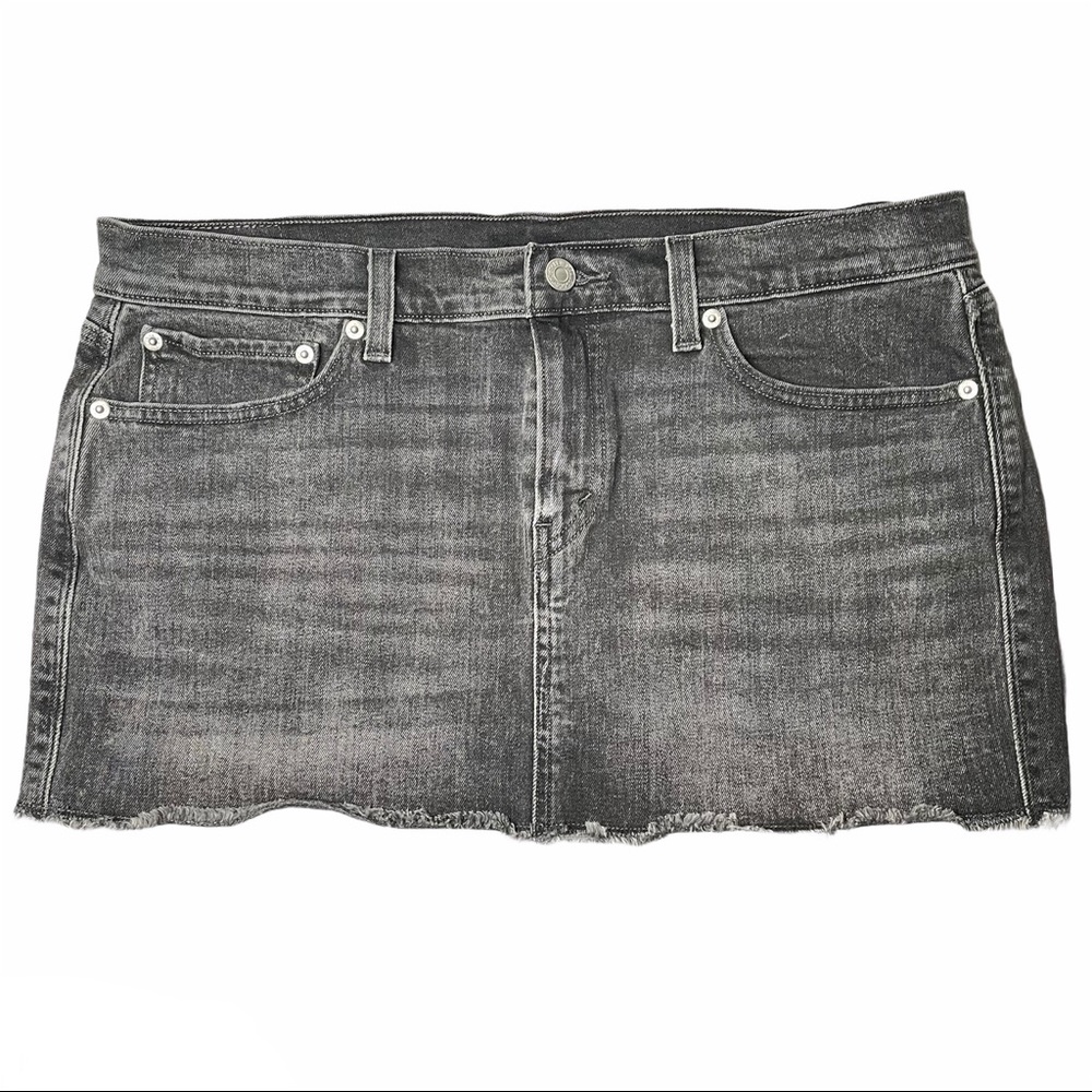 NWOT Denim Black Wash Levi’s Skirt 30